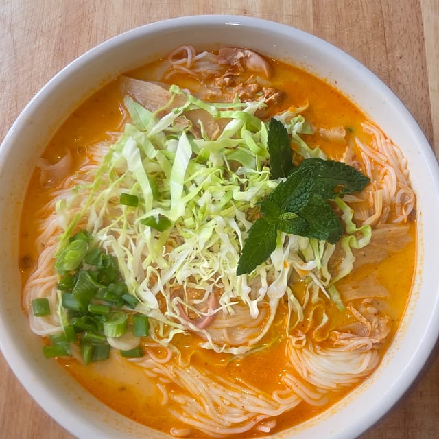 Khao Poon (Curry noodle).